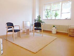 Stressbewältigung durch Achtsamkeit - MBSR (mindfulness based stress reduction) und andere achtsamkeitsbasierte Verfahren Marlies Sonnentag,  M.Sc. M.Th.
